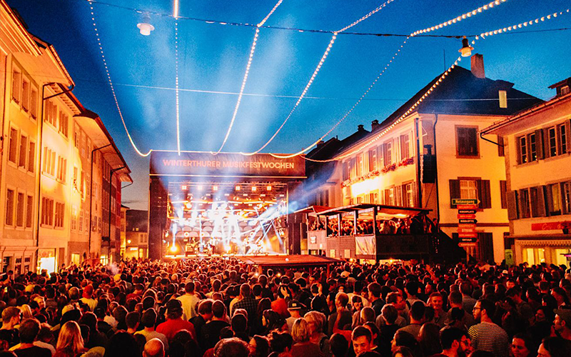 Bild der Winterthurer Musikfestwochen in der Steinberggasse in Winterthur. 